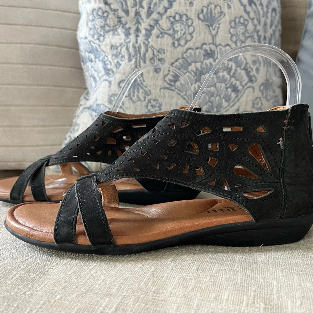 Cobb Hill Black and Tan Sandals Gladiator Sandals